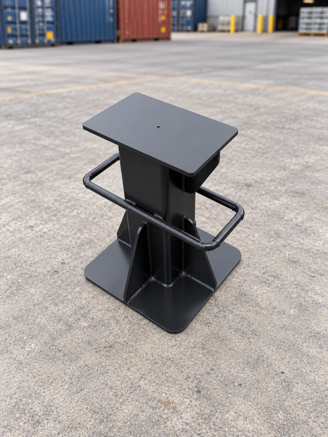 Nordarc CS600 Flat Plate steel middle stand with flat rectangular bearing plate in a container yard